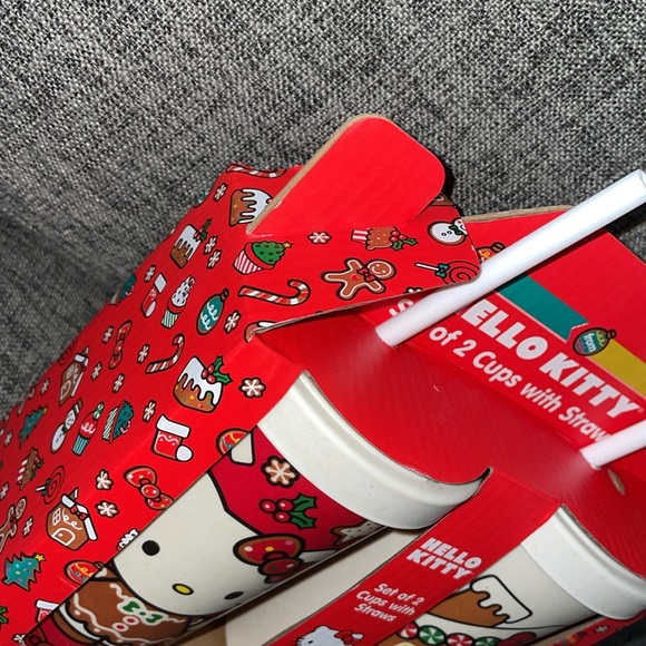 24HR DROP ⬇️ Hello Kitty Christmas Tumbler set - Picture 3 of 3
